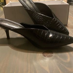 Women’s mules/ slide ons